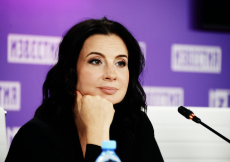 Почетное звание, тяжелые утраты, крепкий брак: как живет Стриженова