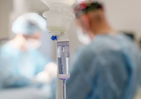 Врачи удалили из мочевого пузыря пациента килограммовый камень