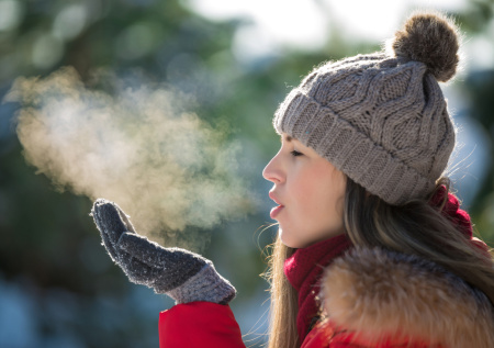 Трихолог рассказала, как правильно выбрать зимнюю шапку