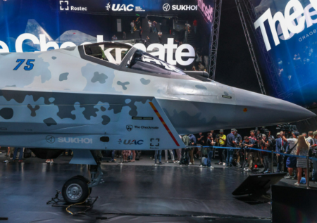 Названа дата первого полета российского истребителя Су-75