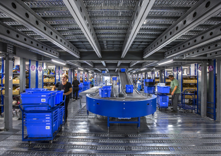 Карьерный рост на складе: как Ozon обеспечивает профессиональное развитие