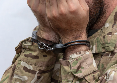 Минобороны России показало кадры пленения мародеров из ВСУ в Красноармейске