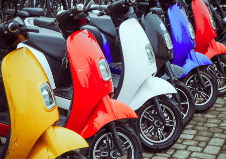 Маркетплейсам могут запретить продавать мопеды под видом велосипедов