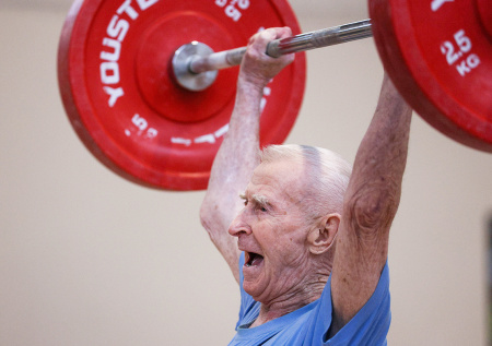 Человек из стали: как 93-летний штангист победил на Кубке России