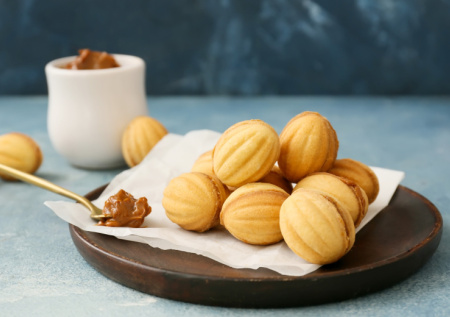 Три десерта из детства: «Картошка», медовик и орешки со сгущенкой  — простые рецепты для праздничного настроения