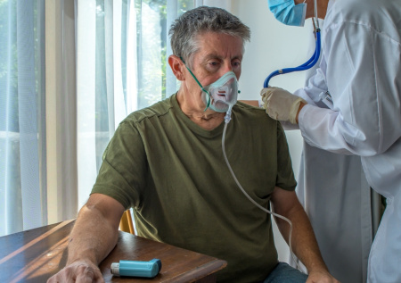 Врач объяснила, почему курение считается главным фактором риска ХОБЛ