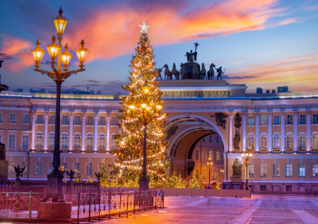 Петербург начали украшать к Новому году