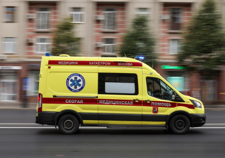 Новосибирца с переломами спасли из двухметровой ямы в гараже