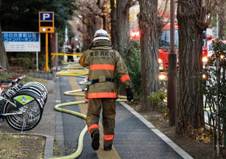 Один человек «исчез» из-за уничтожившего 170 домов стихийного пожара
