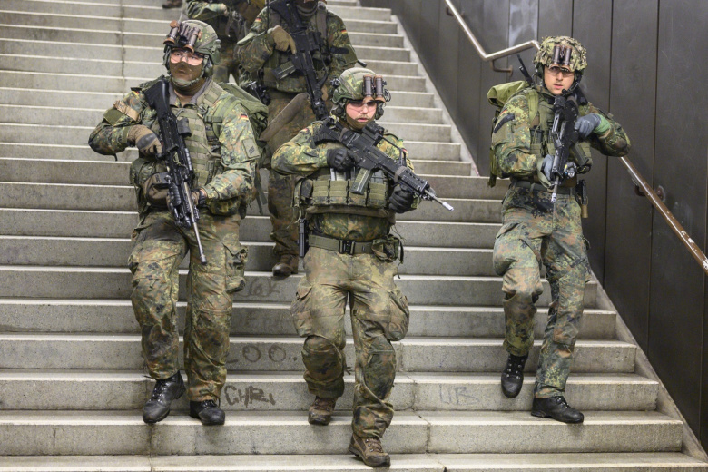 Германия, Берлин, День прессы, посвященный ротным учениям «Bollwerk Bärlin III» 2-й роты гвардейского батальона, проведенным в ночь с 18 на 19 ноября 2025 г.