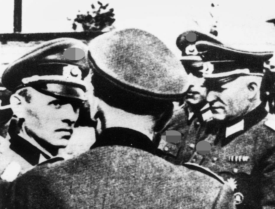 Полковник Рейнхард Гелен (слева)