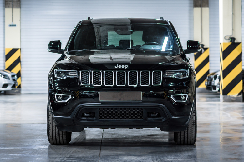 Автомобиль Jeep Grand Cherokee