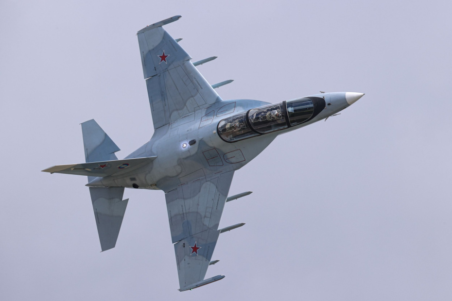 Учебно-боевой самолет Як-130