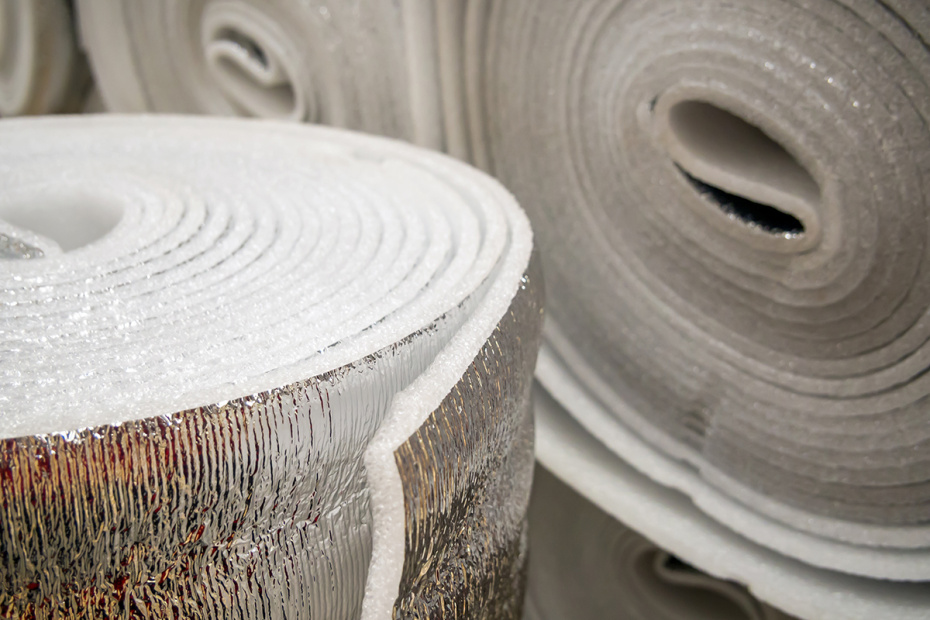 Тепло и уют: как утеплить старый дачный дом для зимнего проживания без больших затрат