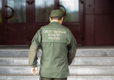 Школьница ранила учителя маникюрными ножницами во время урока