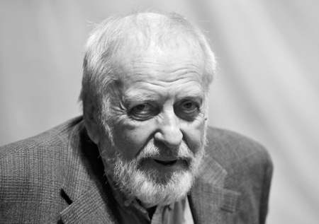 МХТ имени Чехова сообщил о смерти Сергея Десницкого