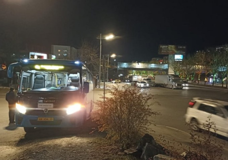 Автобус переехал ногу бабушки после ее выпадения при посадке