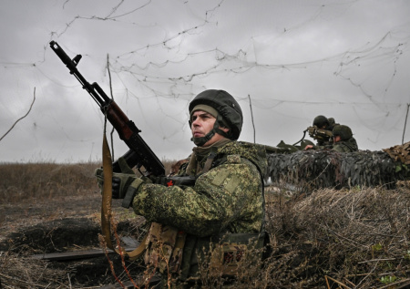 Бойцы развернули в освобожденном Купянске российские флаги