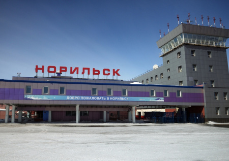 В Норильске фюзеляж самолета повредили необычным способом