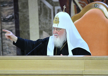 Патриарх Кирилл стоя аплодировал выступлению участника СВО