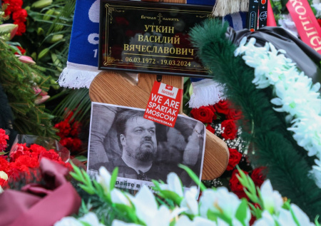 На могиле известного спортивного комментатора установили памятник