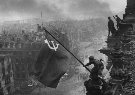 Патриарх объяснил, почему Европа старается очернить победу России в ВОВ