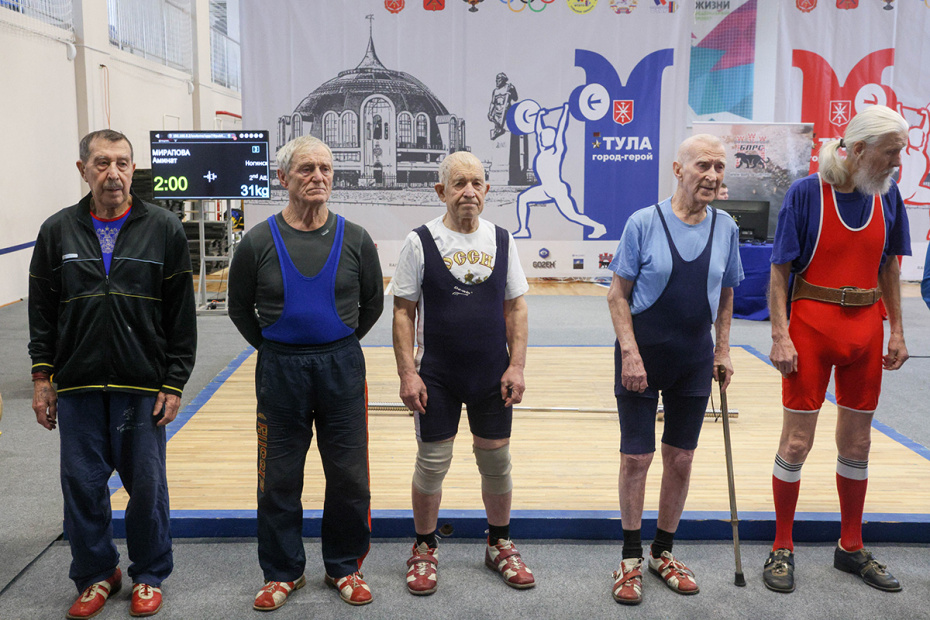 Спортсмены перед выступлением на XXV Кубке России по тяжелой атлетике среди старших возрастных групп