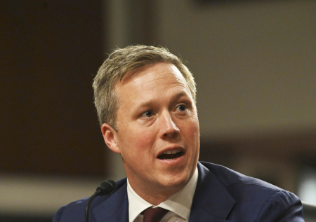 Стала известна реальная причина визита министра армии США на Украину