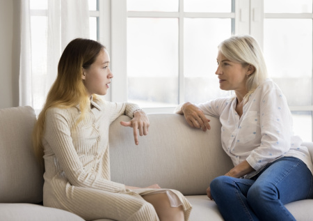 Родителям дали советы, как эффективно уберечь детей от вейпинга