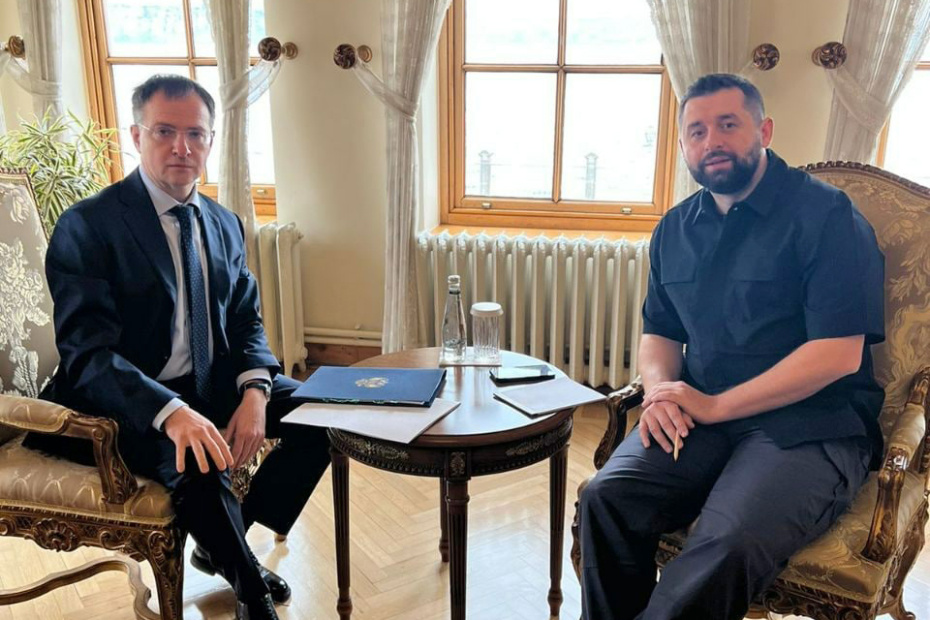 Владимир Мединский и Давид Арахамия во время встречи в рамках российско-украинских переговоров в Стамбуле