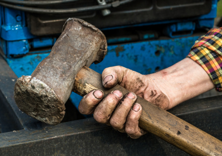 «Теперь у вас нет сына»: под Челябинском подросток забил отца кувалдой