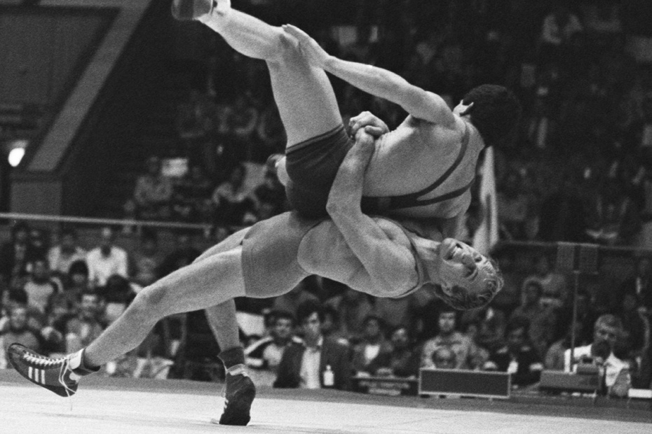 Михаил Мамиашвили и Карл-Хайнц Хельбинг (ФРГ) на чемпионате мира по борьбе в Киеве, 1983 год