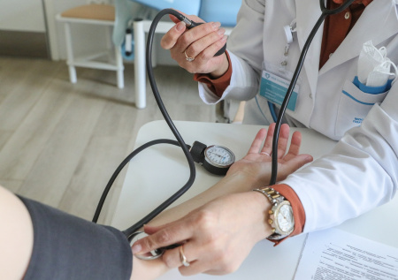 В Госдуме назвали условия для получения мигрантами бесплатной медпомощи