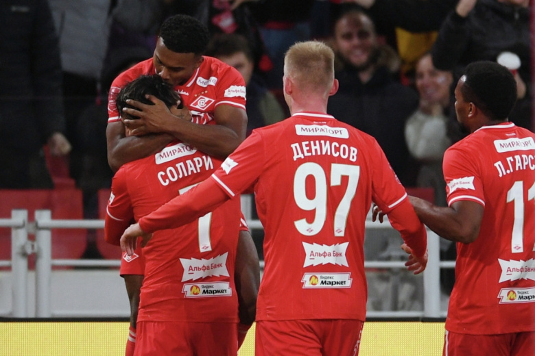 Маркиньос (Спартак), Пабло Солари (Спартак) Даниил Денисов (Спартак) и Ливай Гарсия (Спартак) радуются забитому мячу в матче 1/4 финала Кубка России по футболу «Путь РПЛ» в Москве