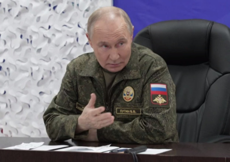 Путин посетил командный пункт фронтовой группировки ВС РФ