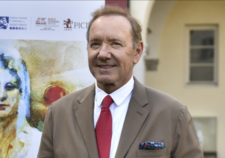 Известный актер стал бездомным