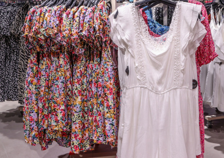 В Забайкалье выявили случай продажи контрафактной одежды