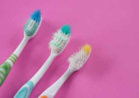 Старая зубная щетка не на помойку: секрет бывалых хозяек для безупречной чистоты