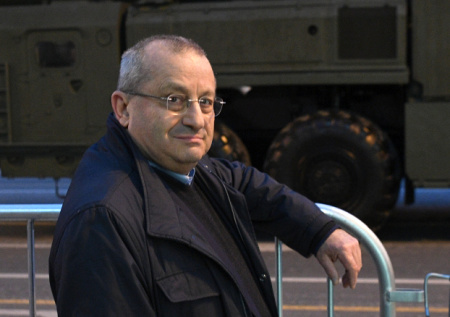 Mash: известному российскому политологу понадобилась помощь врачей