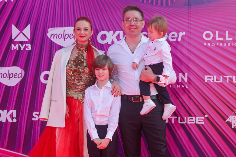 Лена Катина, ее супруг Дмитрий Спиридонов и их дети Александр и Демьян