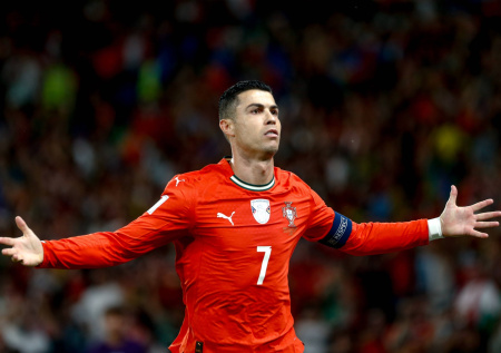 Трамп сыграл в футбол с Роналду в Белом доме и опубликовал видео