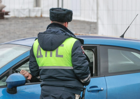 Названо число конфискованных автомобилей, которые отправили на СВО