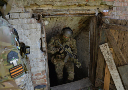 Стало известно, сколько мирных жителей осталось в подвалах Димитрова