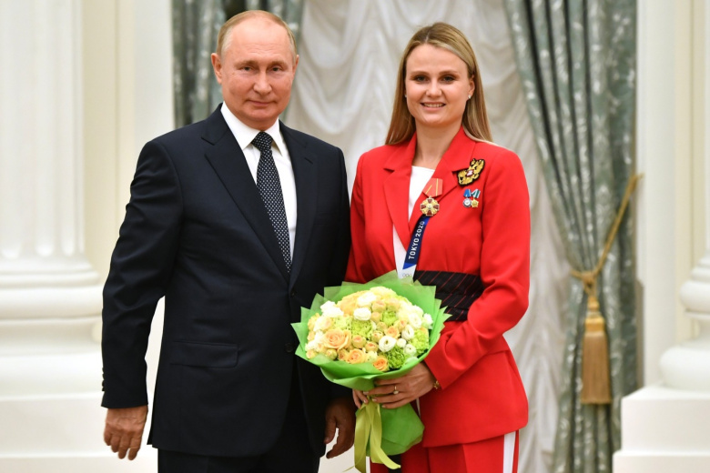 На церемонии вручения государственных наград победителям Игр XXXII Олимпиады в Токио. Орденом Александра Невского награждена Александра Пацкевич, чемпионка Игр XXXII Олимпиады по синхронному плаванию в группе, 2021 г
