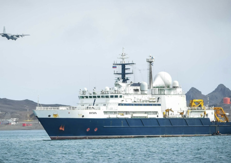 Британцы установили слежку за российским «Янтарем»