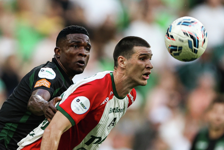 Джон Кордоба («Краснодар») и Евгений Морозов («Локомотив»)