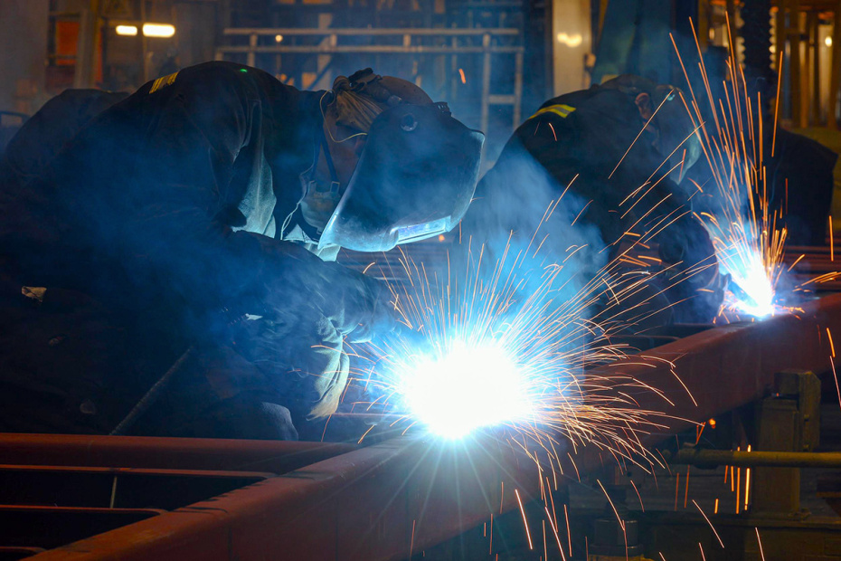 Сварщики за работой