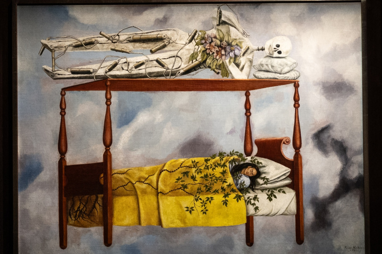 Нью-Йорк, США: картина Фриды Кало El sueno (La cama)