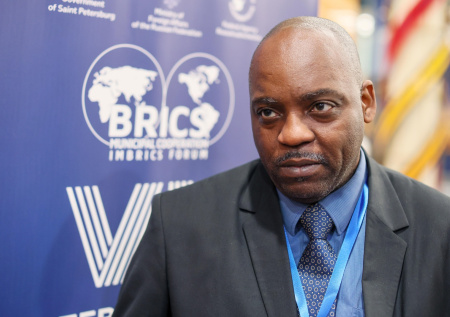 «Перспективы космические»: бизнесмен из Камеруна о сотрудничестве с Россией