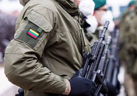 Жителей прибалтийской страны обременят налогом на оборону